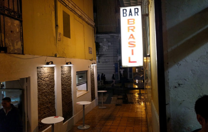 Prohíben la entrada al bar Brasil a una joven por pedir que le echaran menos alcohol