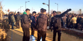 La policía multó a 24 grupos de jóvenes por beber agua durante las fiestas