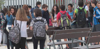 Varios colegios de Zaragoza dejarán una hora libre a sus alumnos para que empiecen a firmar sus petos
