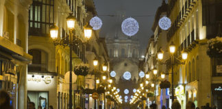 El Ayuntamiento de Zaragoza destinará diez bombillas más para la decoración navideña 