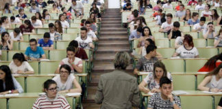 Los estudiantes de Aragón podrán realizar el comentario de texto de Selectividad a través de un audio de WhatsApp