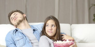 Una pareja pide alargar la cuarentena porque aún no han encontrado qué ver en Netflix