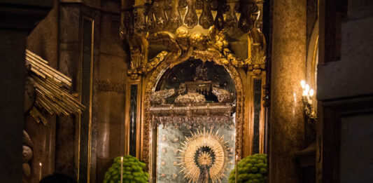 La Virgen del Pilar prefiere ahora ser francesa para poder viajar a Madrid